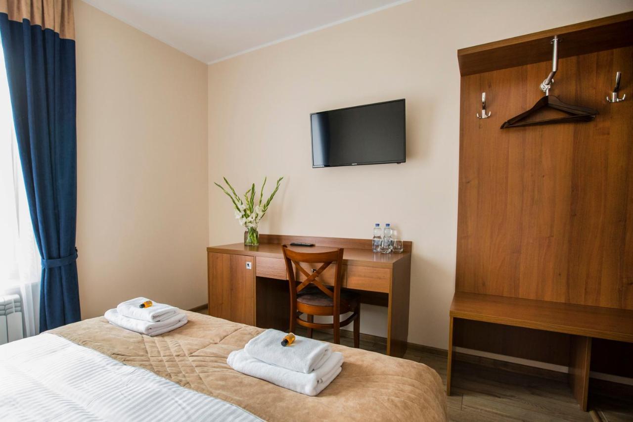 Gosciniec Ceglane Katy Hotel Dwikozy ภายนอก รูปภาพ