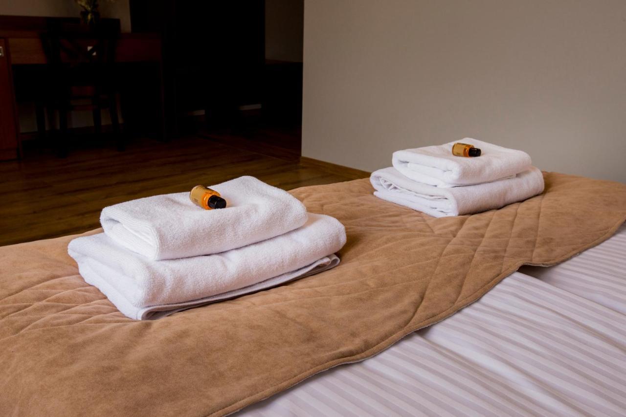 Gosciniec Ceglane Katy Hotel Dwikozy ภายนอก รูปภาพ