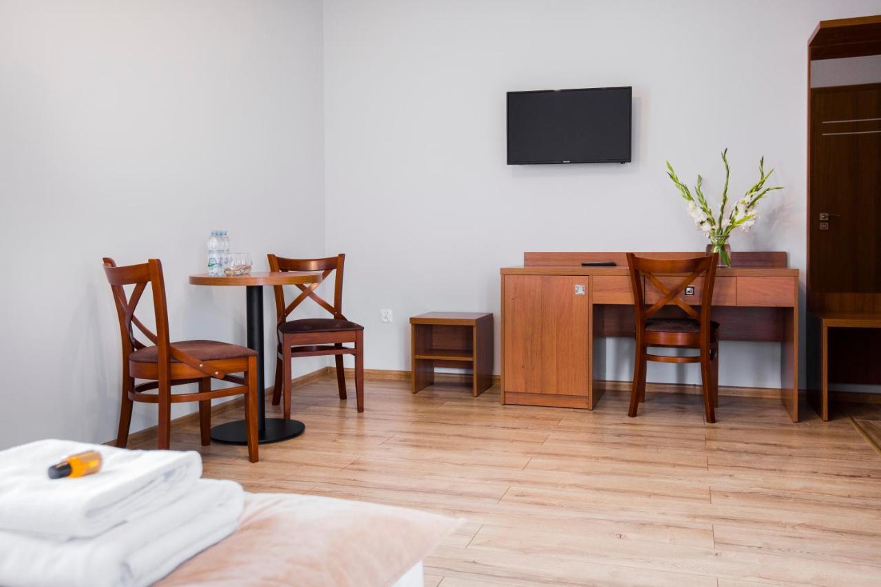 Gosciniec Ceglane Katy Hotel Dwikozy ภายนอก รูปภาพ
