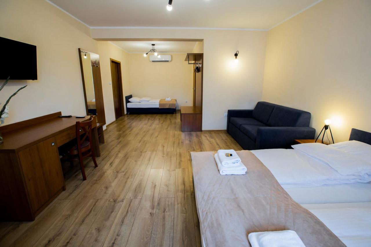 Gosciniec Ceglane Katy Hotel Dwikozy ภายนอก รูปภาพ