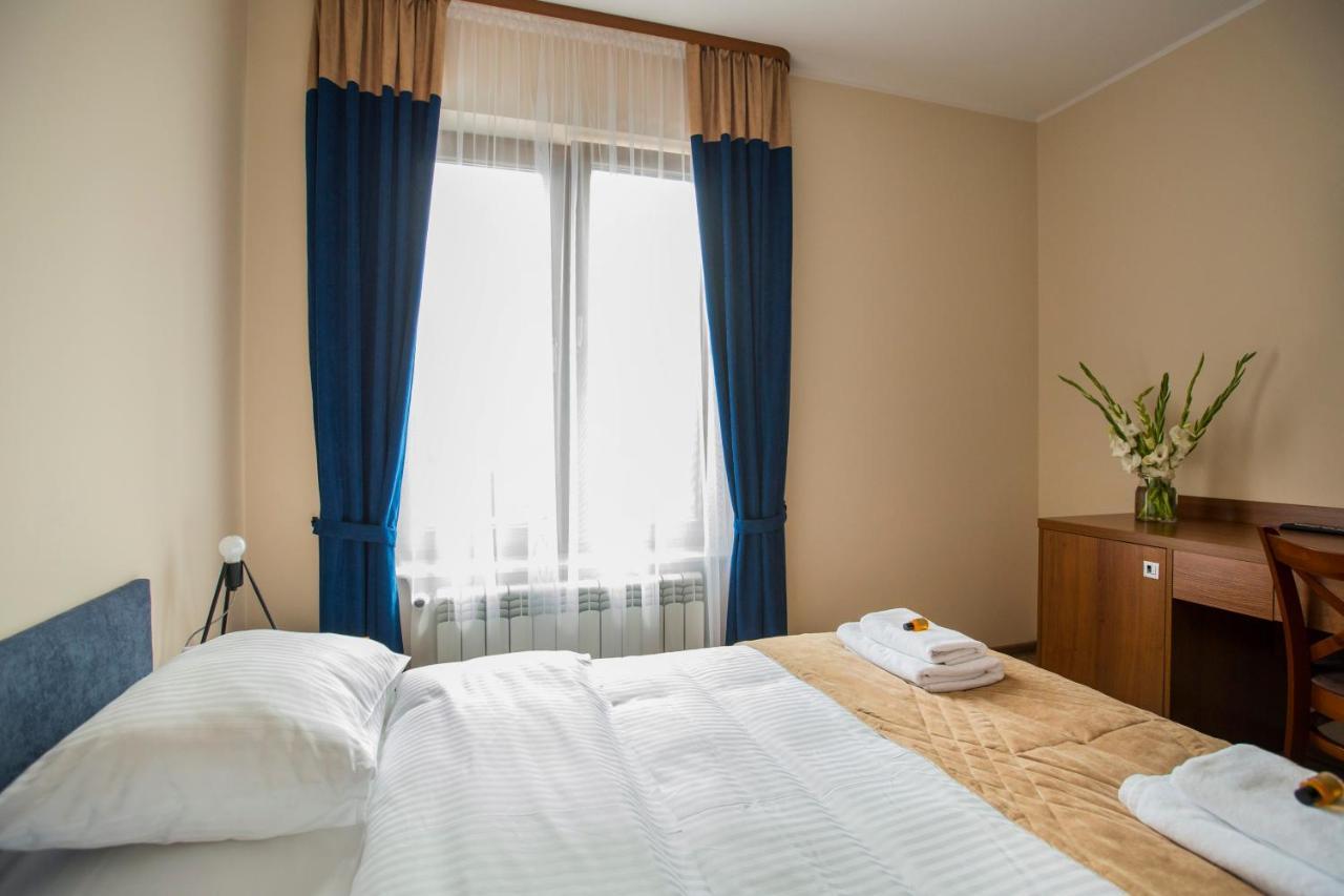 Gosciniec Ceglane Katy Hotel Dwikozy ภายนอก รูปภาพ