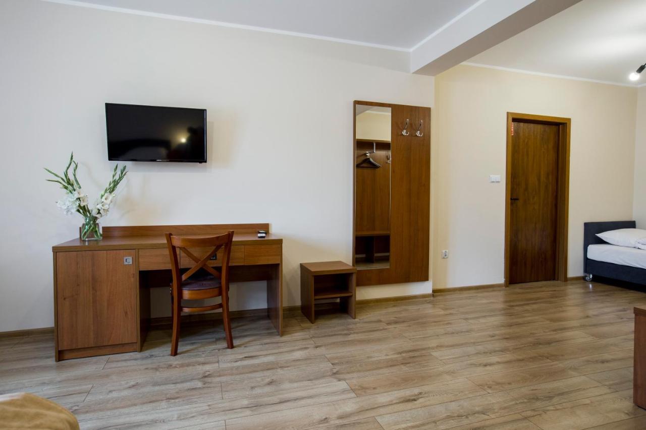 Gosciniec Ceglane Katy Hotel Dwikozy ภายนอก รูปภาพ
